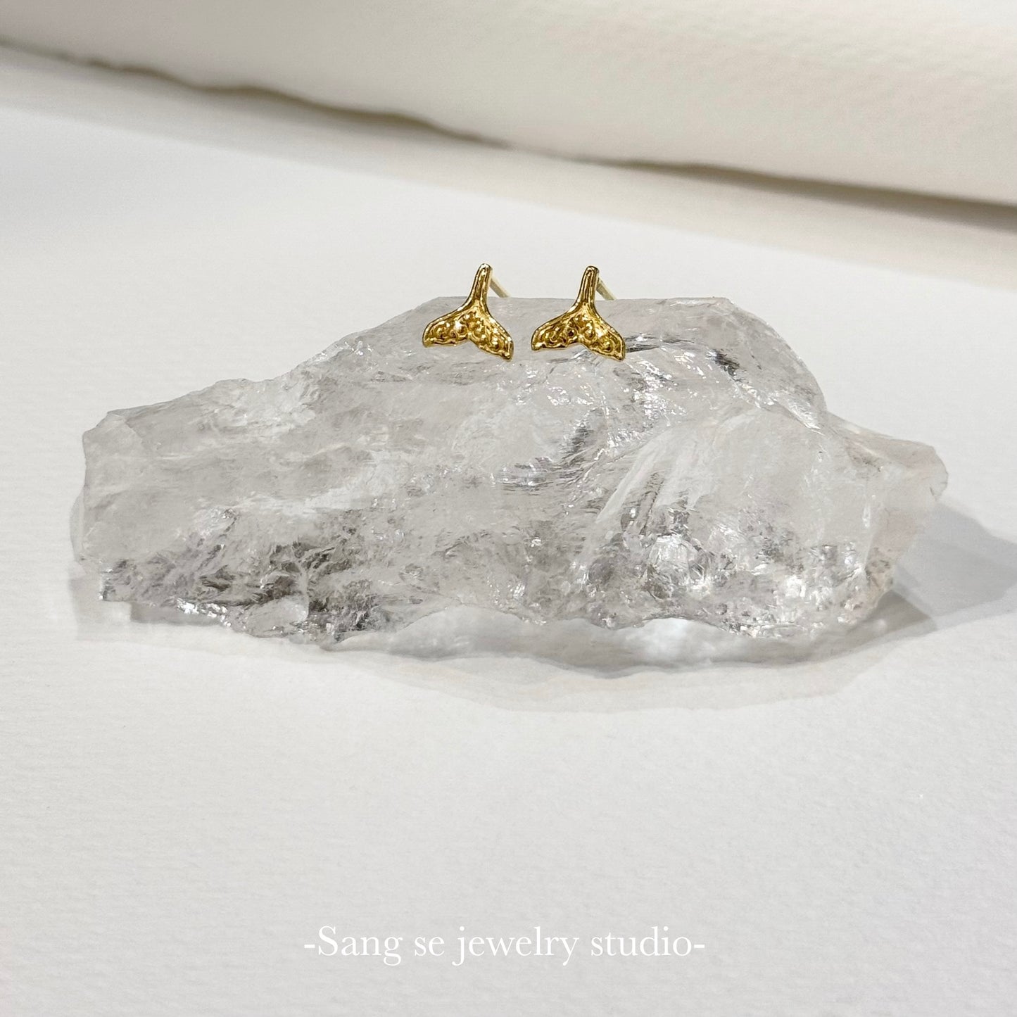 鯨魚尾巴 𝖶𝗁𝖺𝗅𝖾 𝖳𝖺𝗂𝗅，黃金耳環