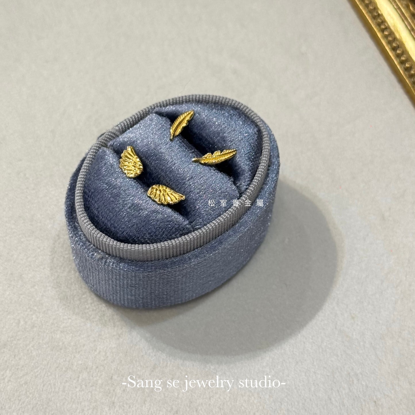 金色羽毛Feather黃金耳環，松室貴金屬