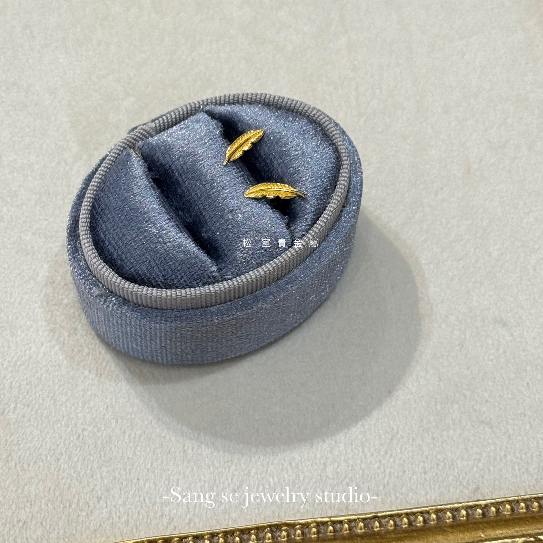 金色羽毛Feather黃金耳環，松室貴金屬